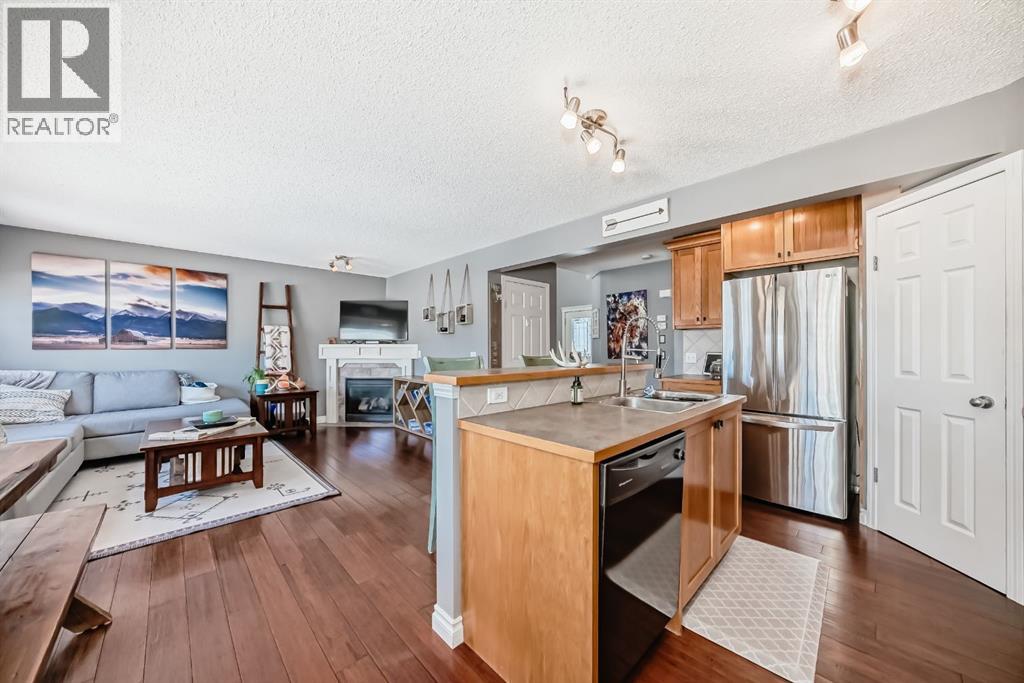 220 Hillcrest Court, Strathmore, Alberta  T1P 0A4 - Photo 6 - A2303094