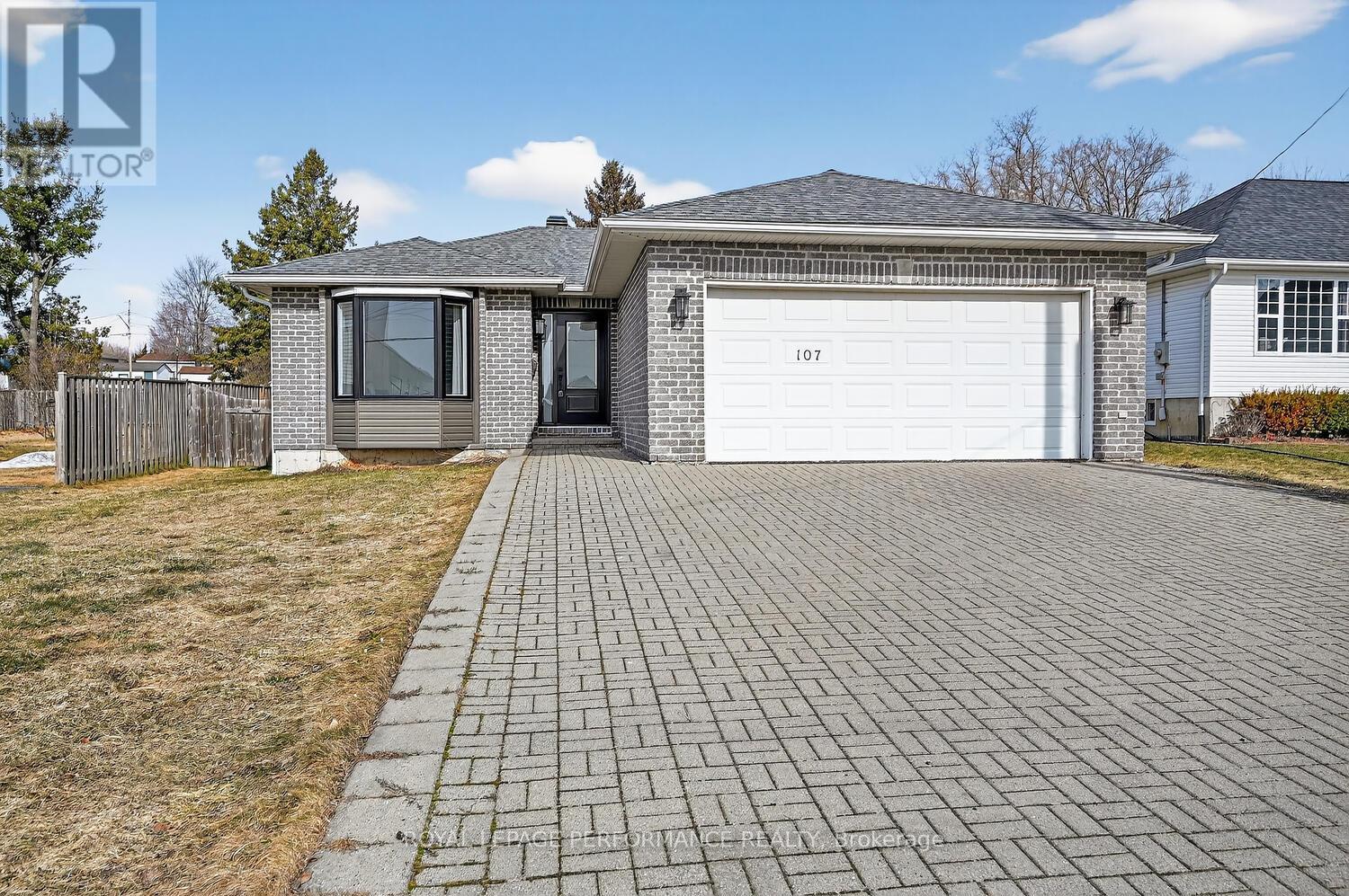 107 Lorne Street, Smiths Falls, Ontario  K7A 3L1 - Photo 3 - X13021856