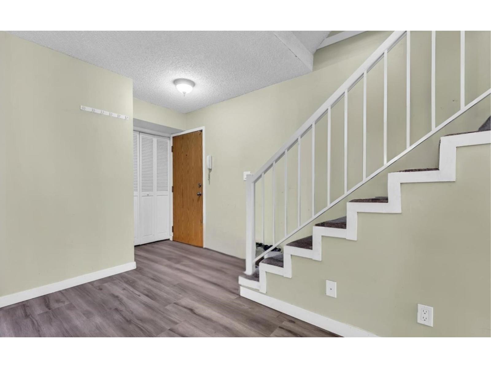 201 13316 71b Avenue, Surrey, British Columbia  V3W 7Z4 - Photo 4 - R3113579