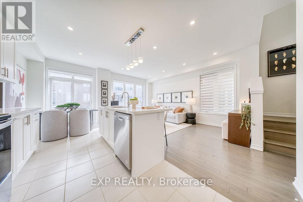 69 Freeman Williams Street, Markham, Ontario  L6C 3K4 - Photo 14 - N13021992