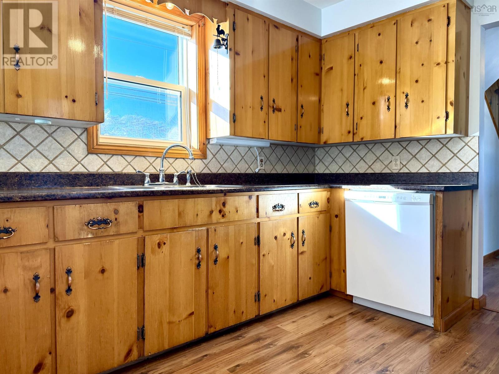 46 Cornwall Street, Amherst, Nova Scotia  B4H 2L4 - Photo 14 - 202529517