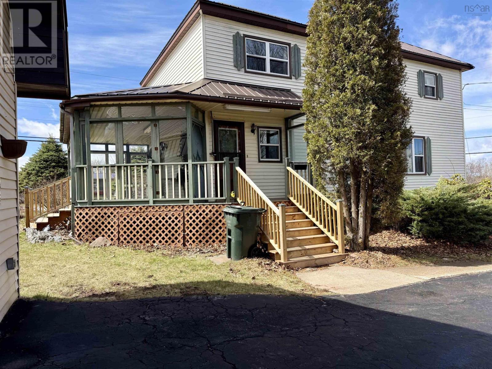 46 Cornwall Street, Amherst, Nova Scotia  B4H 2L4 - Photo 3 - 202529517