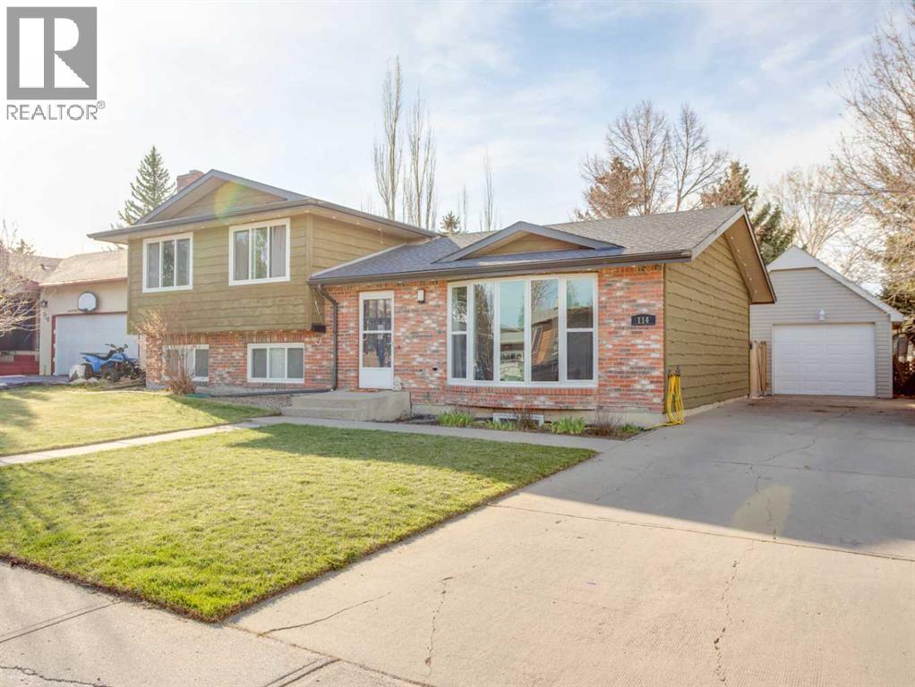 114 Laval Court W, Lethbridge, Alberta  T1K 4G3 - Photo 1 - A2303387
