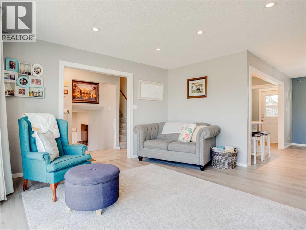 114 Laval Court W, Lethbridge, Alberta  T1K 4G3 - Photo 4 - A2303387