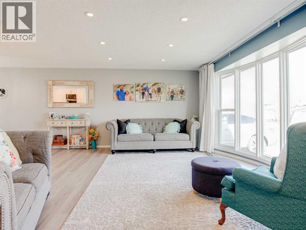 114 Laval Court W, Lethbridge, Alberta  T1K 4G3 - Photo 3 - A2303387