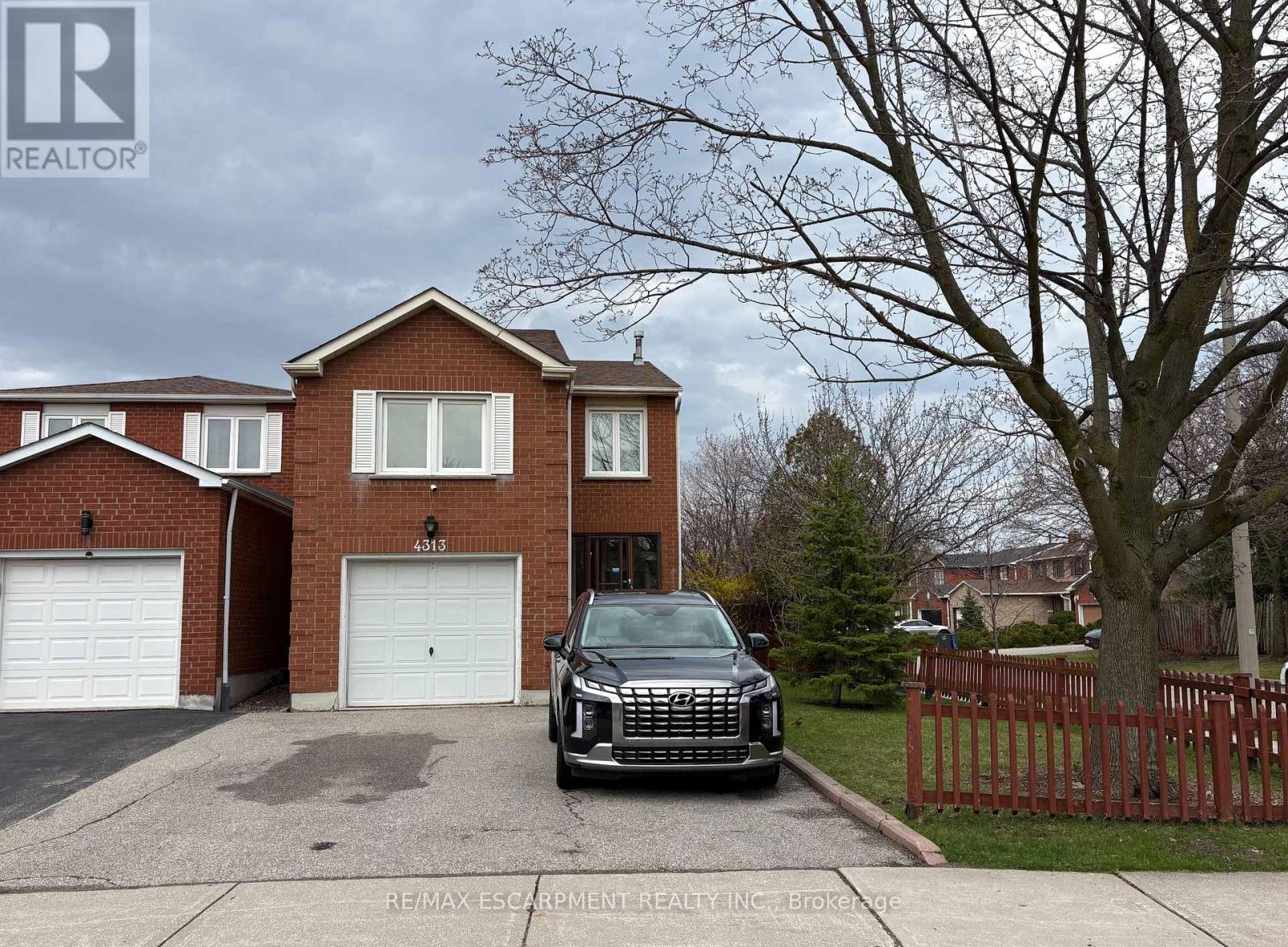 4313 Lee Drive, Mississauga, Ontario  L4W 4A9 - Photo 2 - W13021880