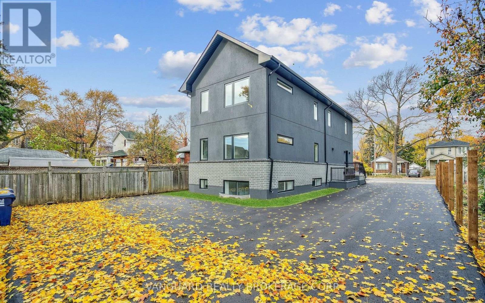 1937 Lawrence Avenue W, Toronto (Weston), Ontario  M9N 1G8 - Photo 2 - W13021966