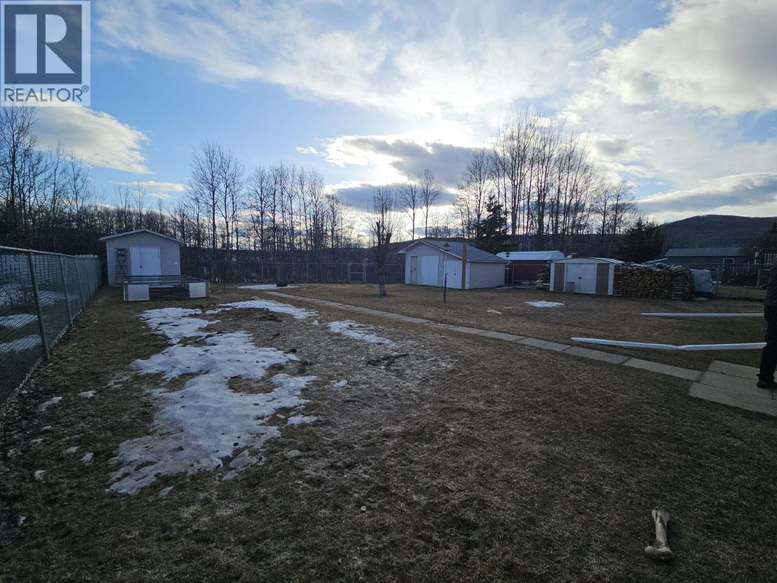 4917 45 Street NE, Chetwynd, British Columbia  V0C 1J0 - Photo 32 - 10379090