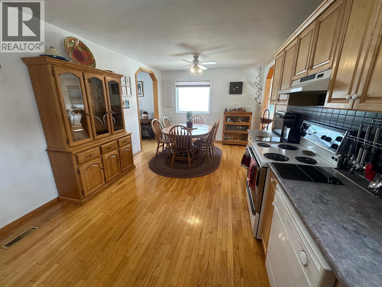 4917 45 Street NE, Chetwynd, British Columbia  V0C 1J0 - Photo 8 - 10379090