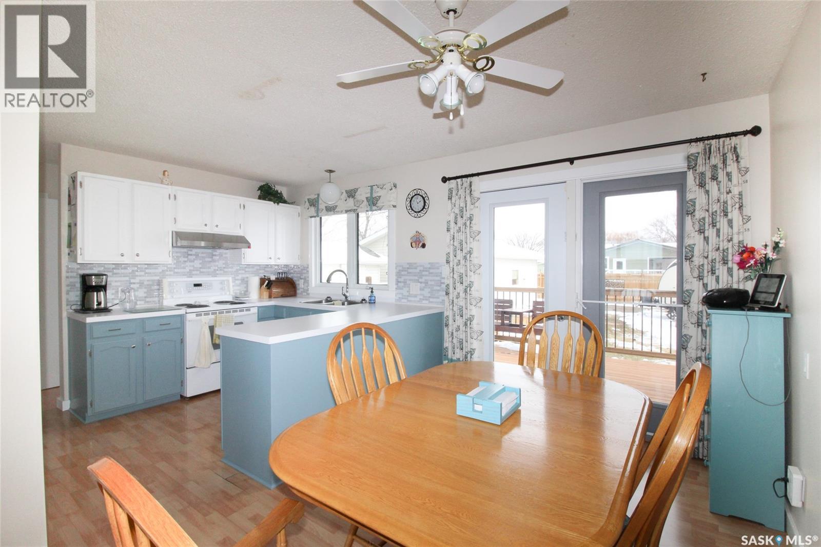 612 9th Street W, Shaunavon, Saskatchewan  S0N 2M0 - Photo 2 - SK033445