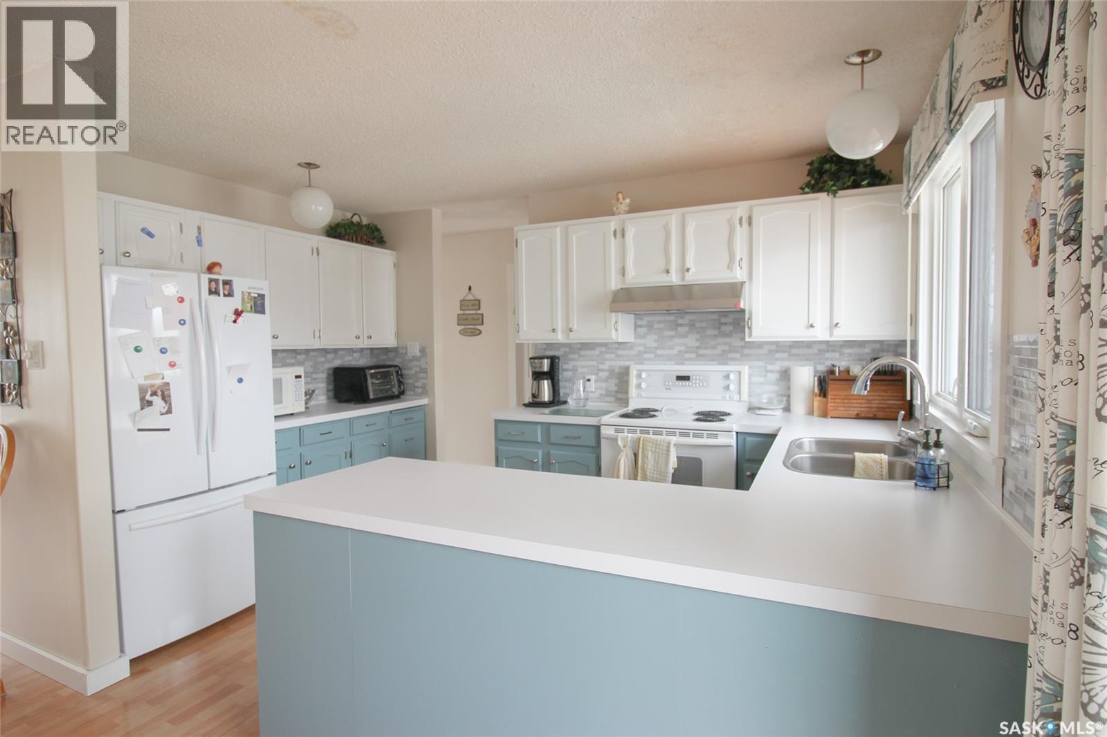 612 9th Street W, Shaunavon, Saskatchewan  S0N 2M0 - Photo 3 - SK033445