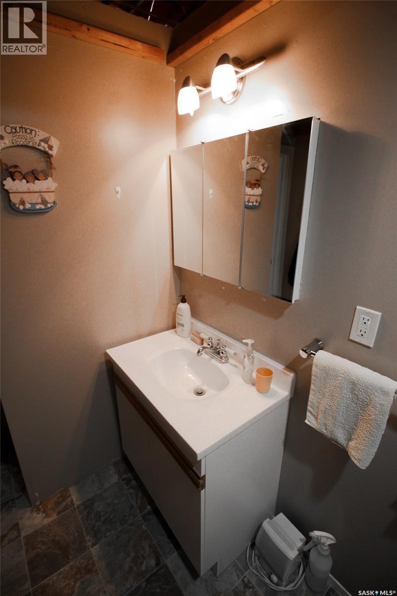 612 9th Street W, Shaunavon, Saskatchewan  S0N 2M0 - Photo 31 - SK033445