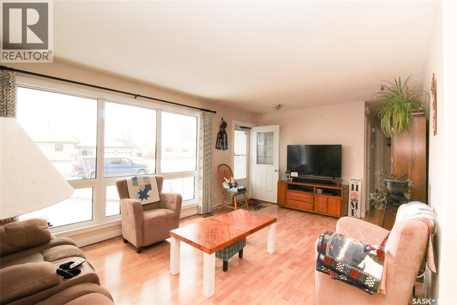 612 9th Street W, Shaunavon, Saskatchewan  S0N 2M0 - Photo 4 - SK033445