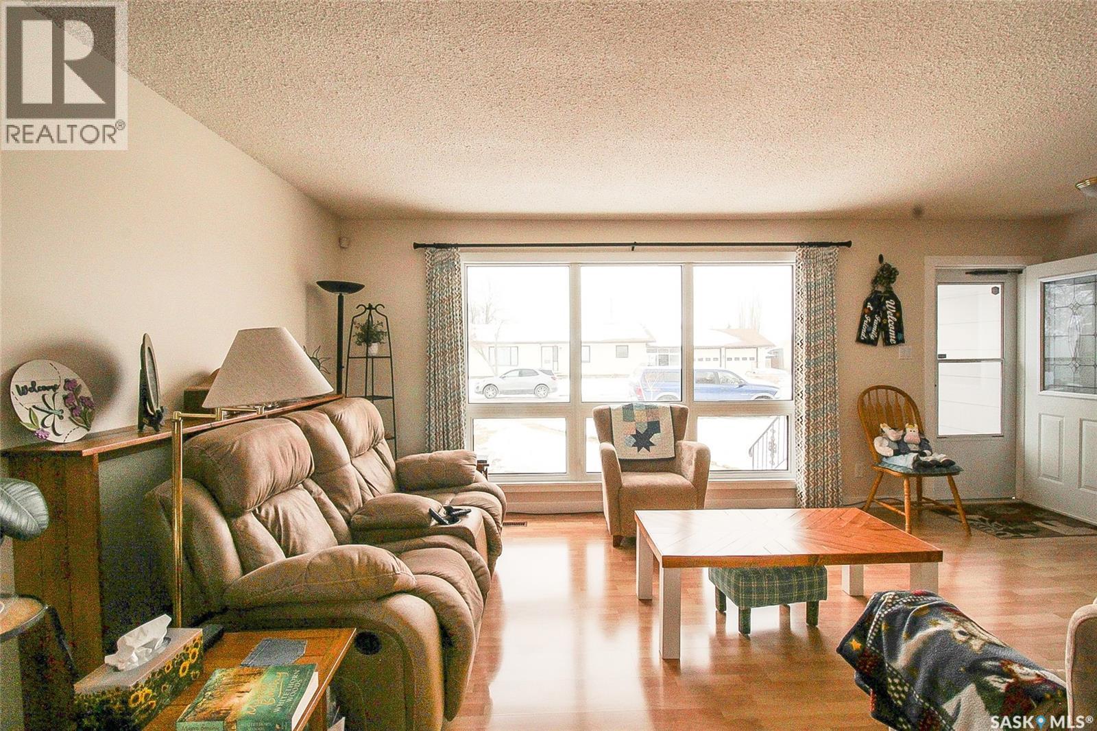 612 9th Street W, Shaunavon, Saskatchewan  S0N 2M0 - Photo 5 - SK033445