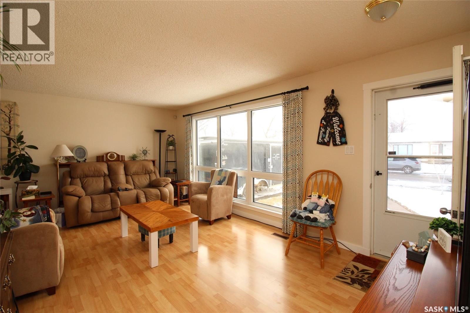 612 9th Street W, Shaunavon, Saskatchewan  S0N 2M0 - Photo 6 - SK033445