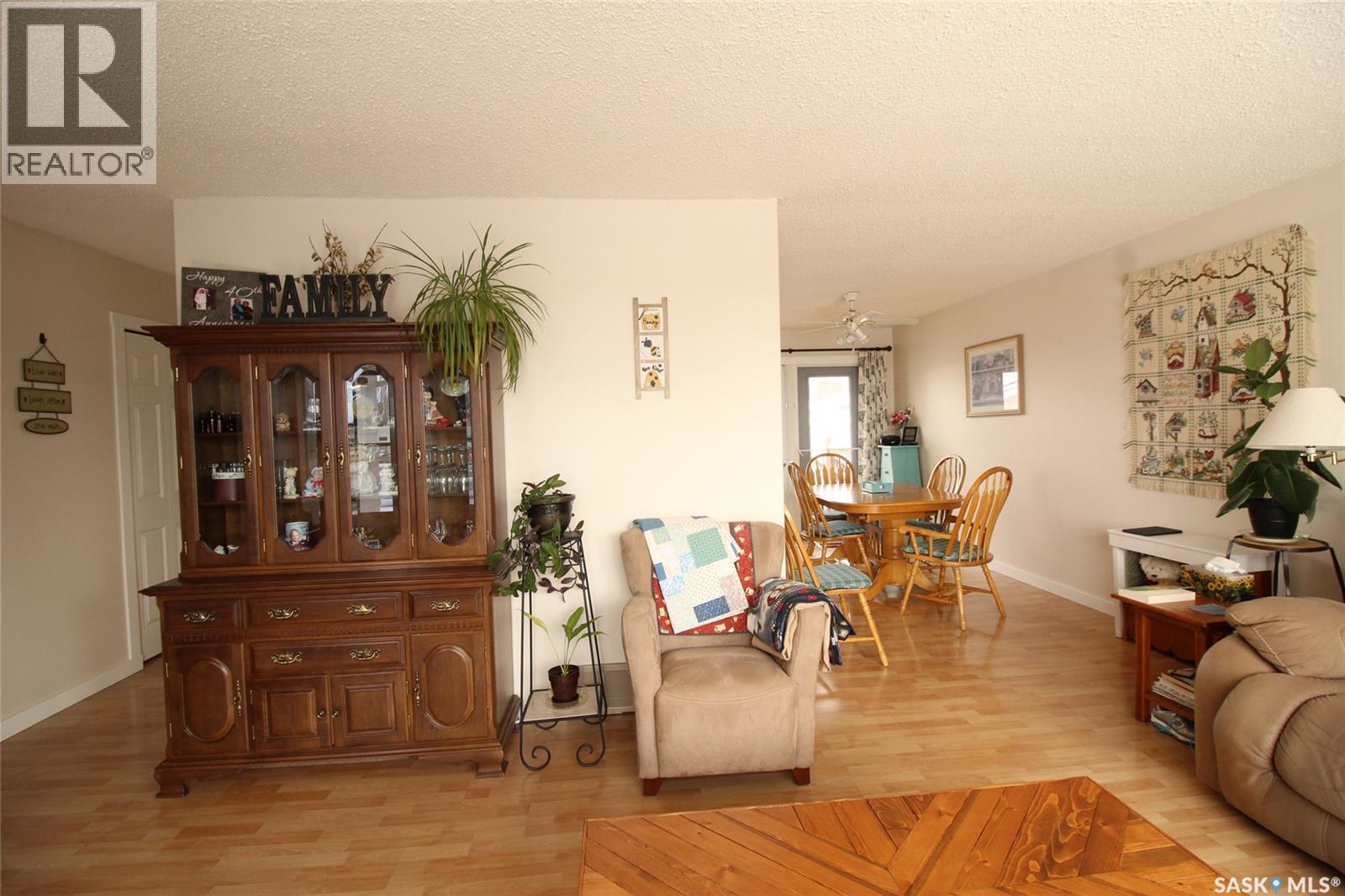 612 9th Street W, Shaunavon, Saskatchewan  S0N 2M0 - Photo 8 - SK033445