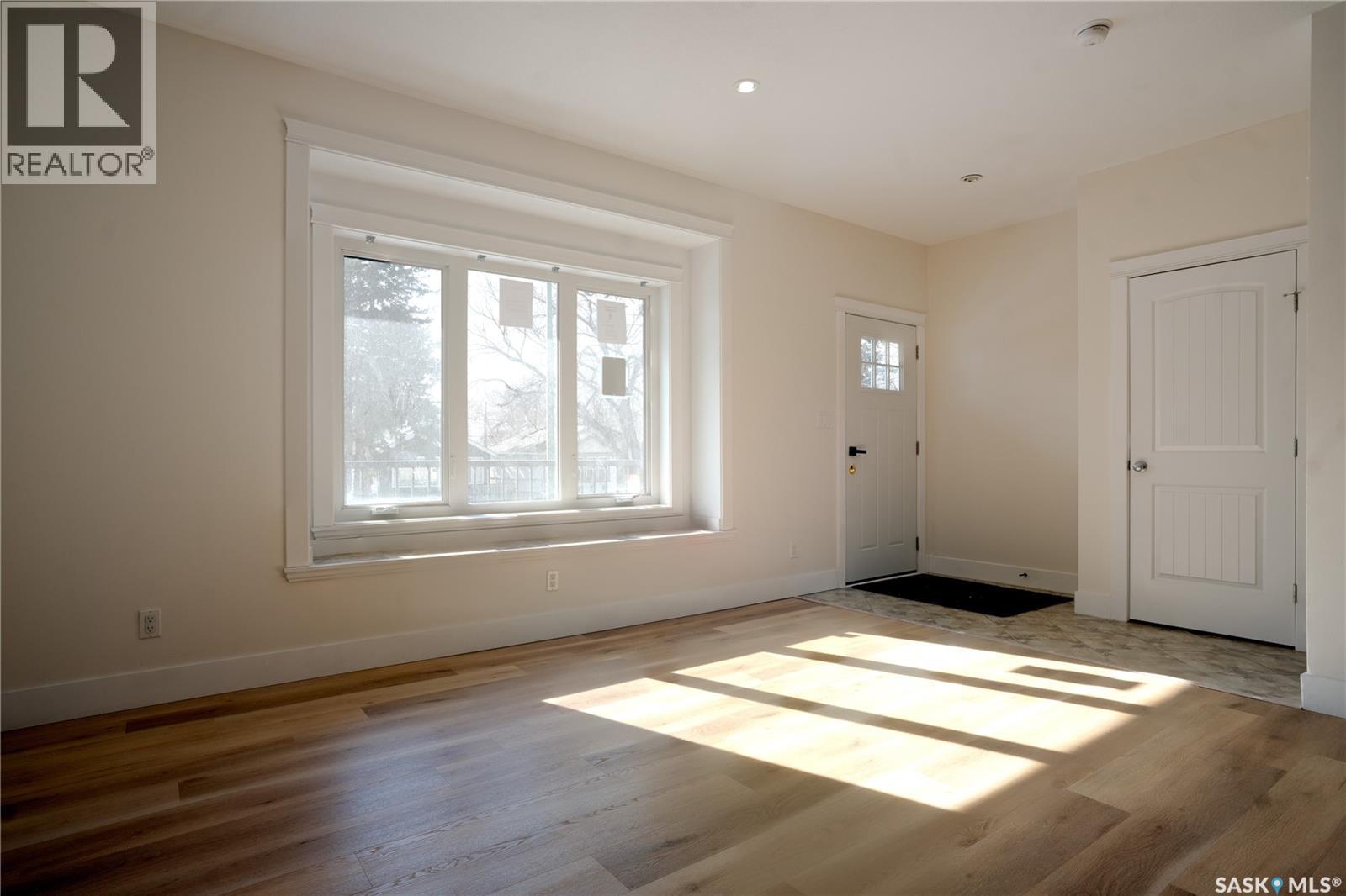 949 Robinson Street, Regina, Saskatchewan  S4T 2M6 - Photo 3 - SK033379