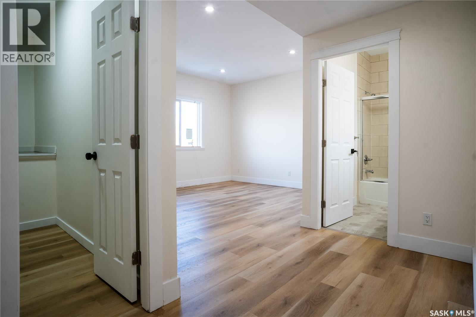 949 Robinson Street, Regina, Saskatchewan  S4T 2M6 - Photo 6 - SK033379