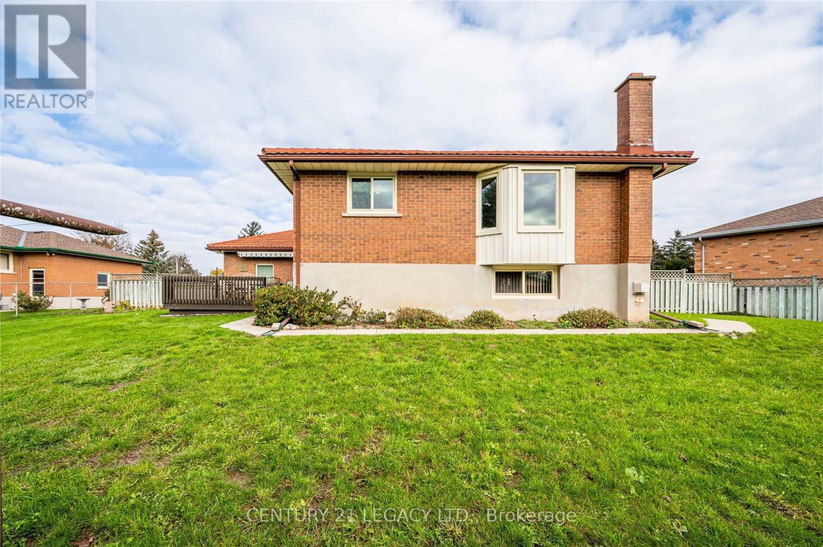 (Upper) - 2067 Old Mill Road, Kitchener, Ontario  N2P 1E4 - Photo 13 - X13021858