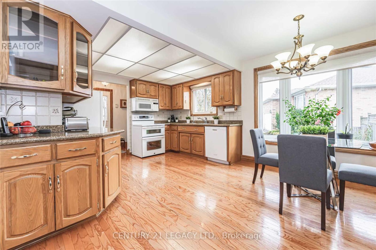 (Upper) - 2067 Old Mill Road, Kitchener, Ontario  N2P 1E4 - Photo 2 - X13021858