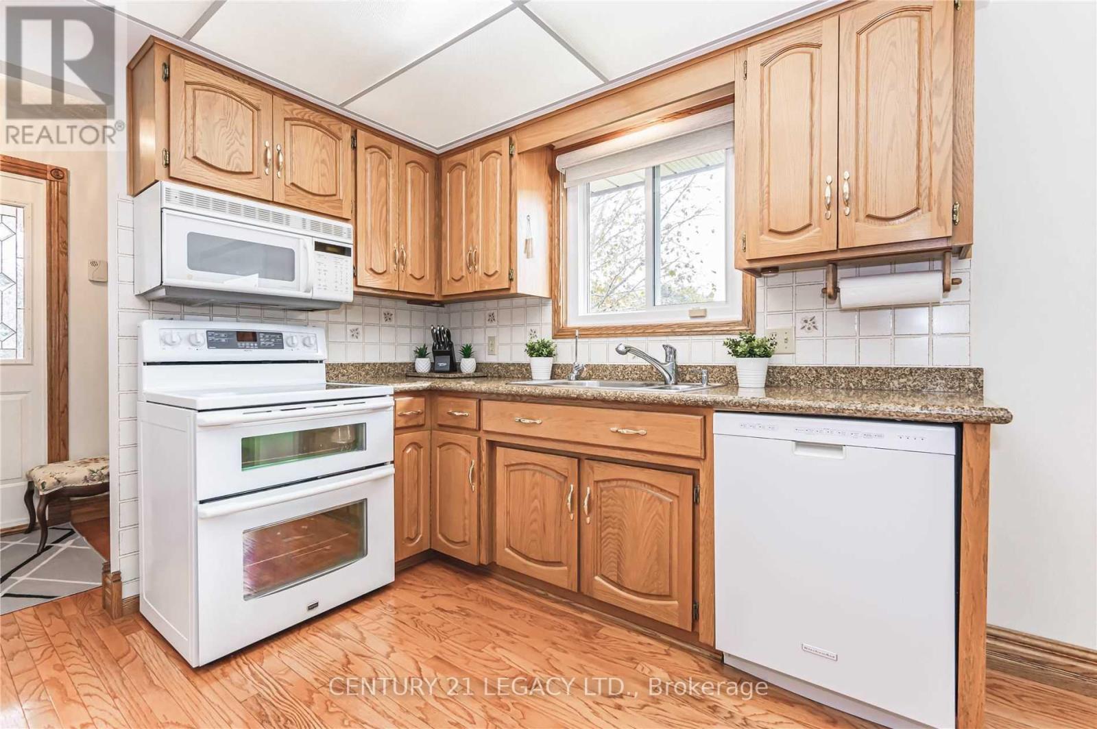 (Upper) - 2067 Old Mill Road, Kitchener, Ontario  N2P 1E4 - Photo 3 - X13021858