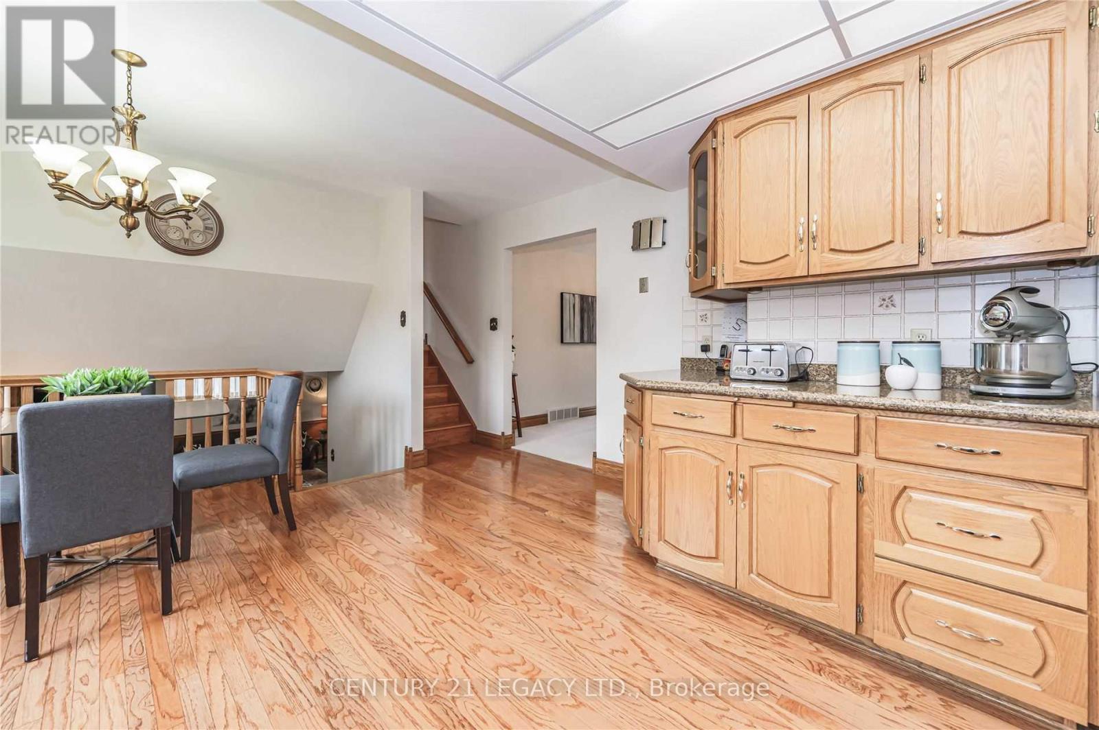 (Upper) - 2067 Old Mill Road, Kitchener, Ontario  N2P 1E4 - Photo 5 - X13021858