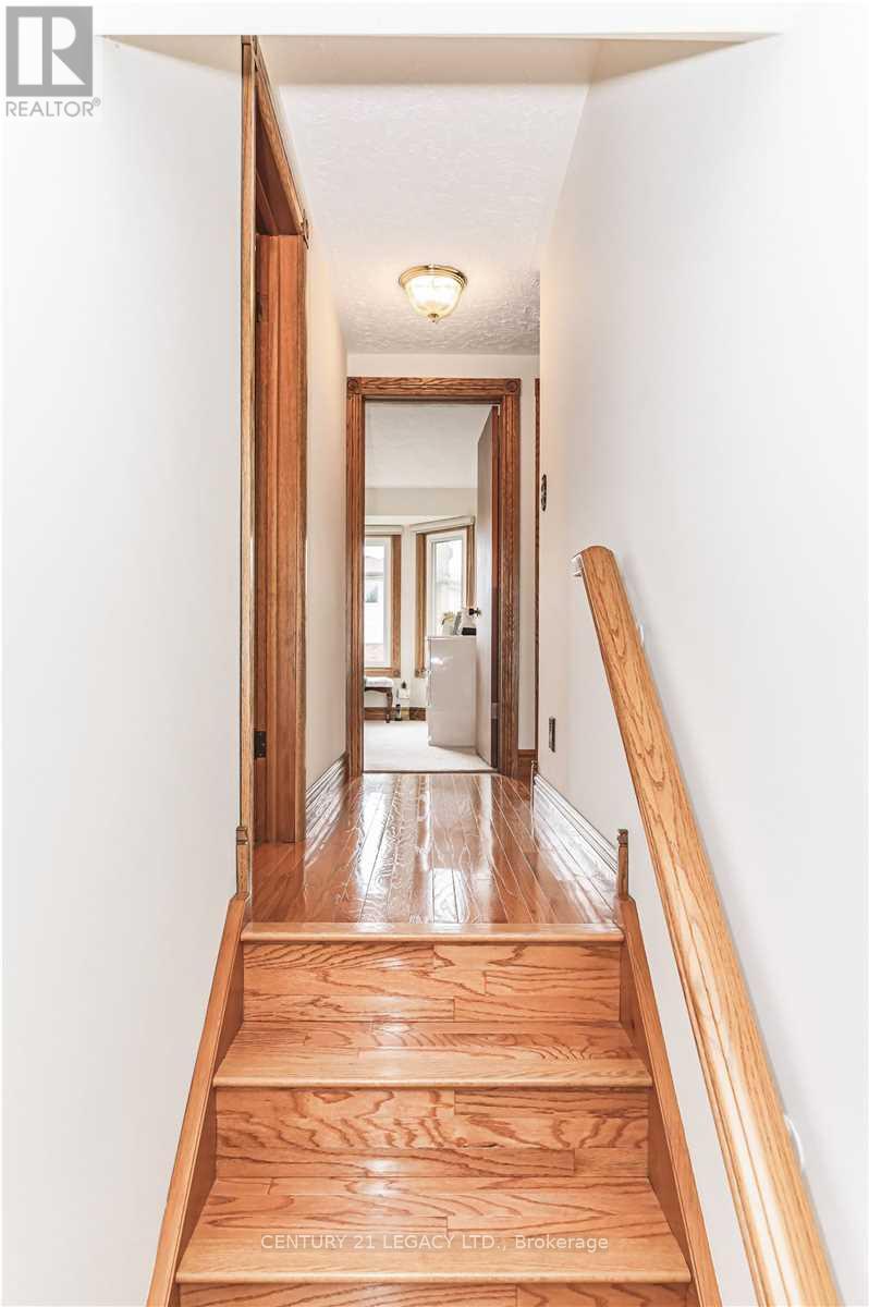 (Upper) - 2067 Old Mill Road, Kitchener, Ontario  N2P 1E4 - Photo 7 - X13021858