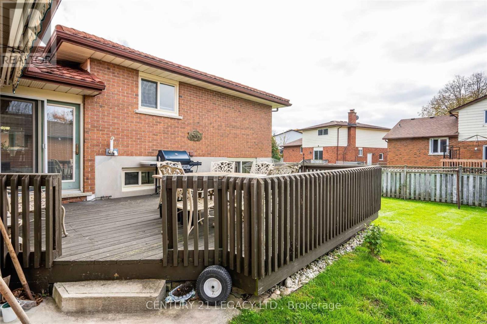 (Upper) - 2067 Old Mill Road, Kitchener, Ontario  N2P 1E4 - Photo 8 - X13021858