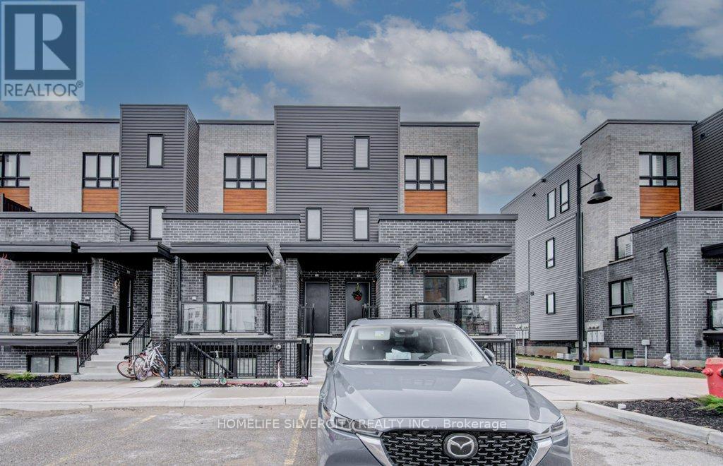 #18 - 235 CHAPEL HILL DRIVE, Kitchener, Ontario