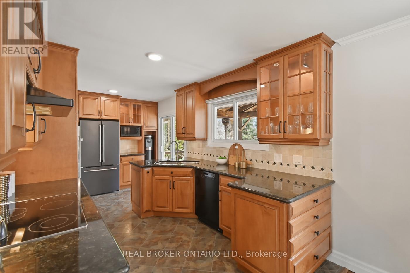 25 Victor Boulevard, St. Catharines, Ontario  L2T 2B4 - Photo 8 - X13021976