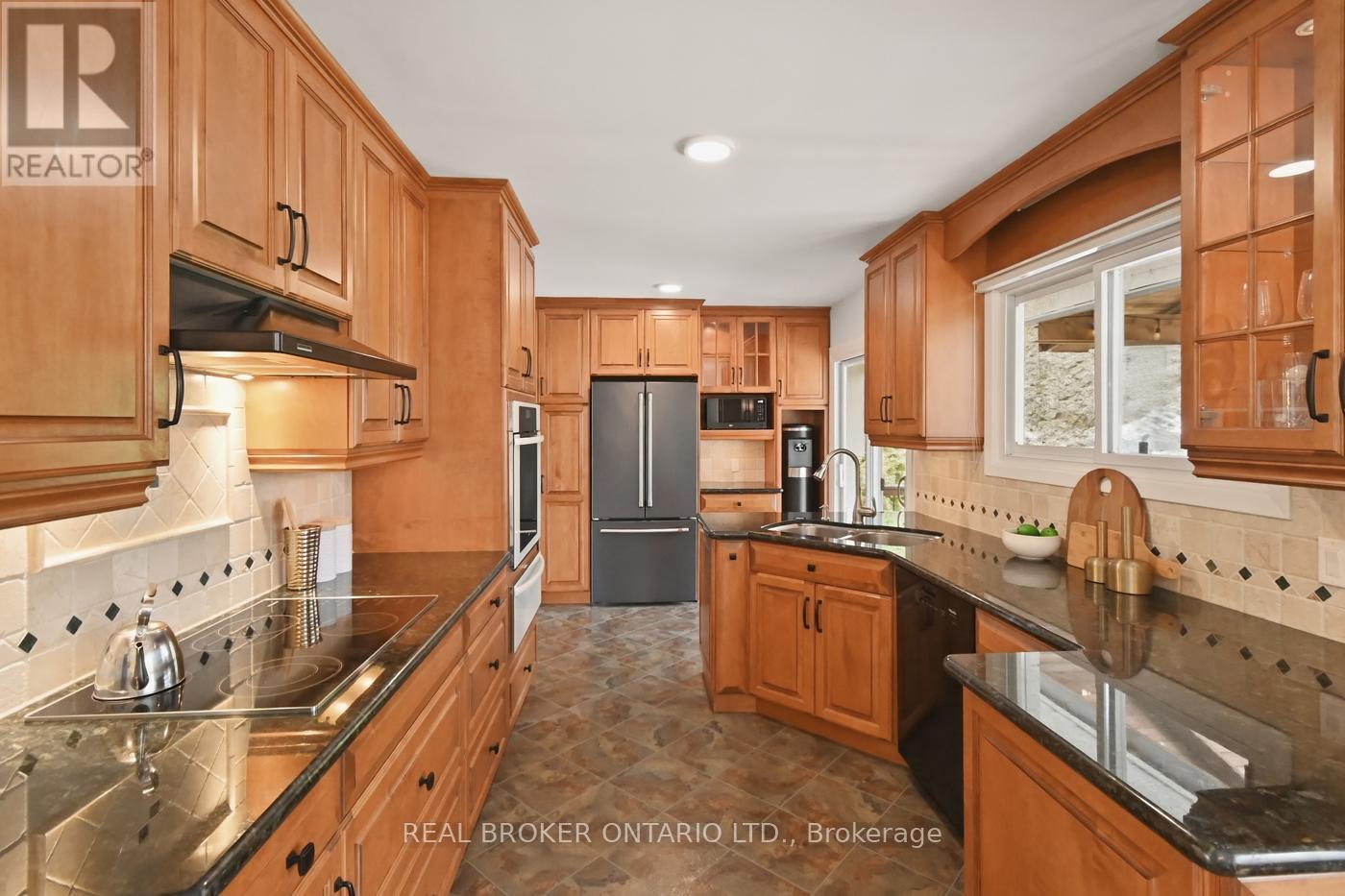 25 Victor Boulevard, St. Catharines, Ontario  L2T 2B4 - Photo 9 - X13021976