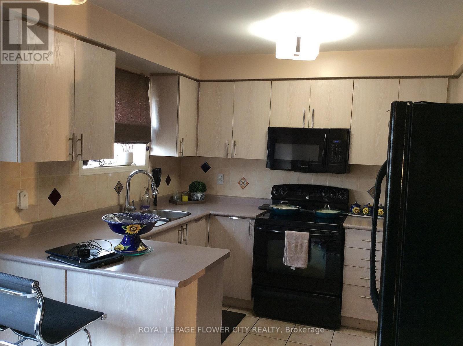 30 Condotti Drive, Vaughan, Ontario  L4H 2C8 - Photo 9 - N12987158