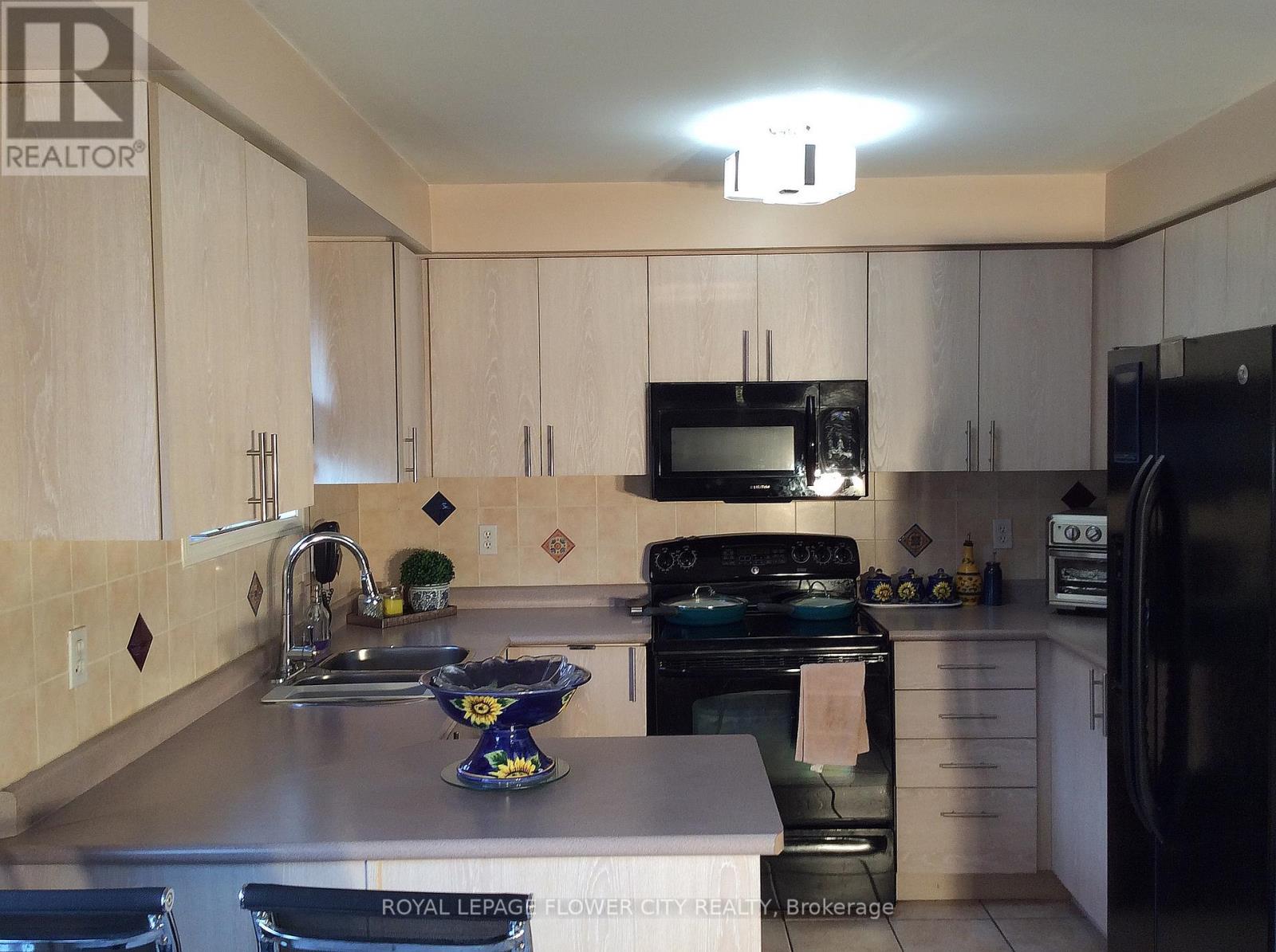 30 Condotti Drive, Vaughan, Ontario  L4H 2C8 - Photo 7 - N12987158