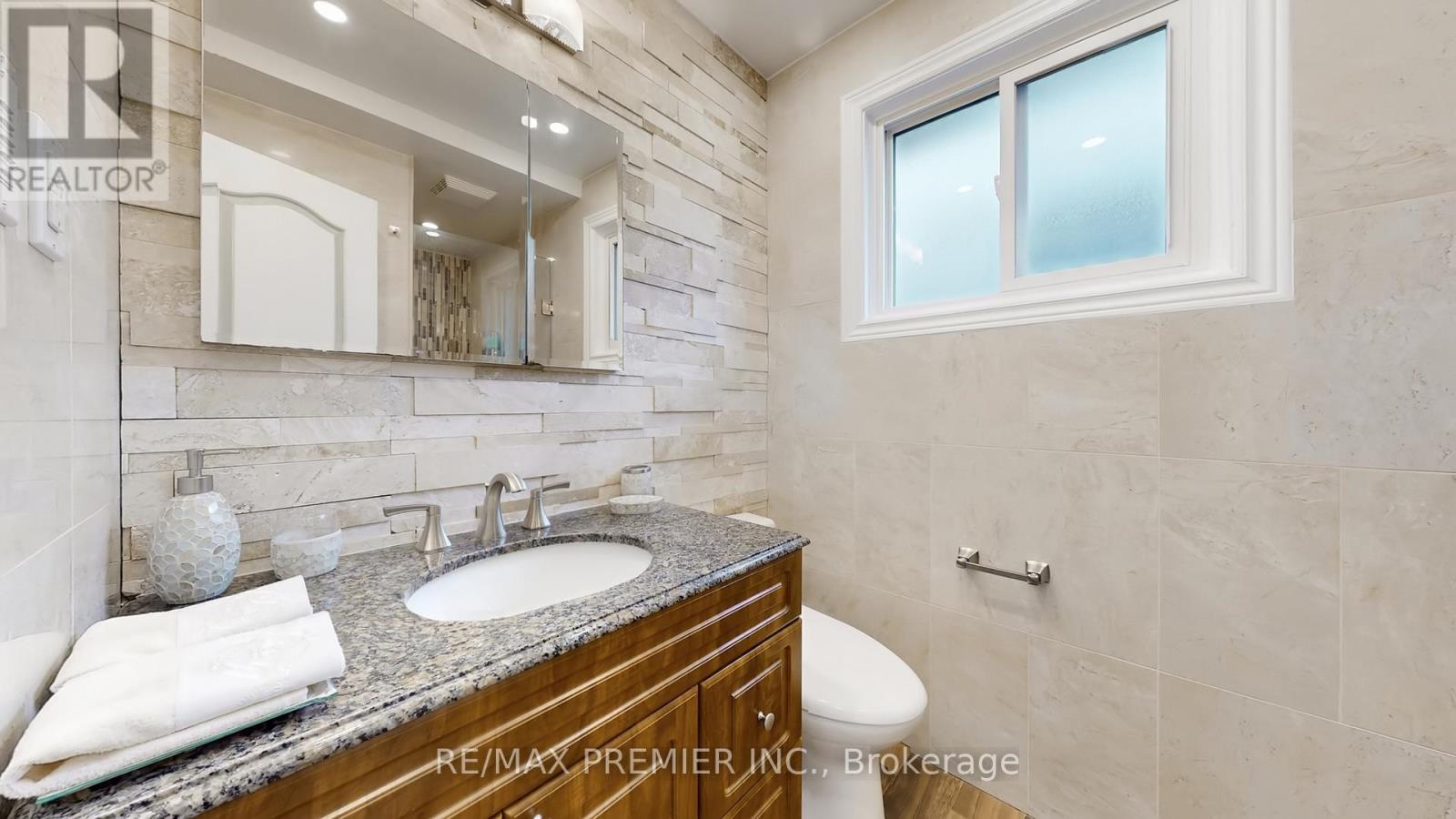 9 Tilden Crescent, Toronto, Ontario  M9P 1V6 - Photo 23 - W13021554