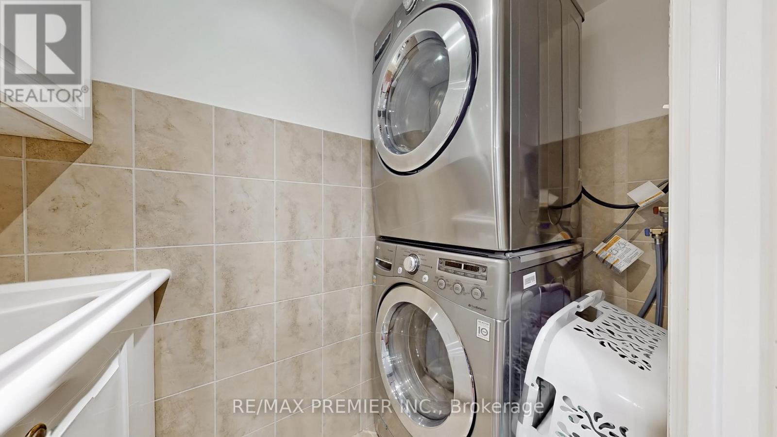 9 Tilden Crescent, Toronto, Ontario  M9P 1V6 - Photo 35 - W13021554