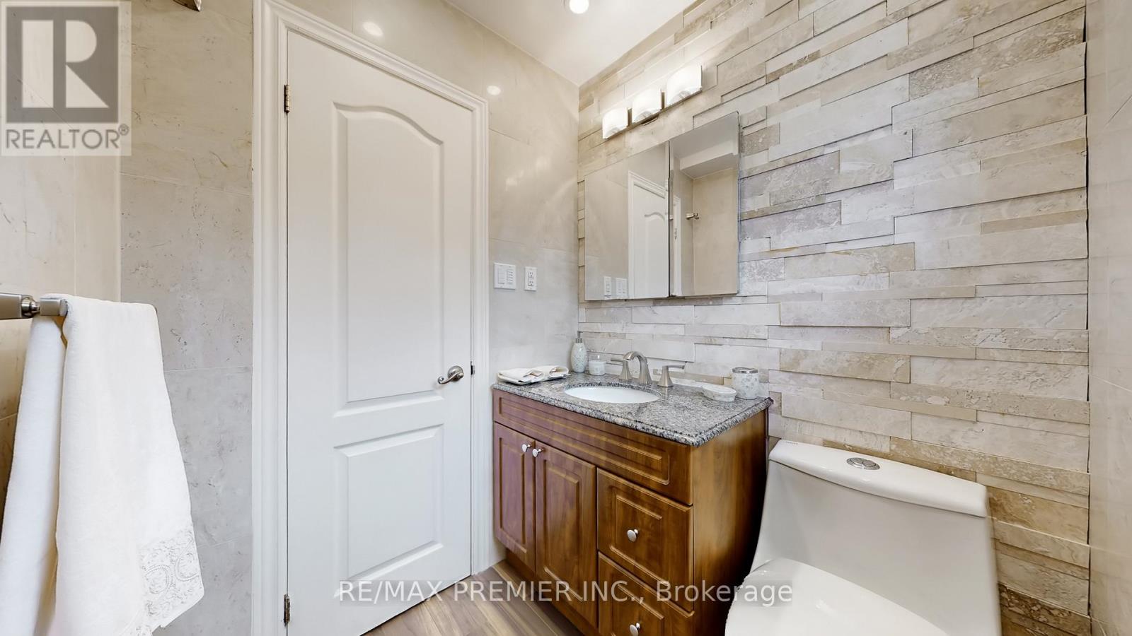 9 Tilden Crescent, Toronto, Ontario  M9P 1V6 - Photo 24 - W13021554