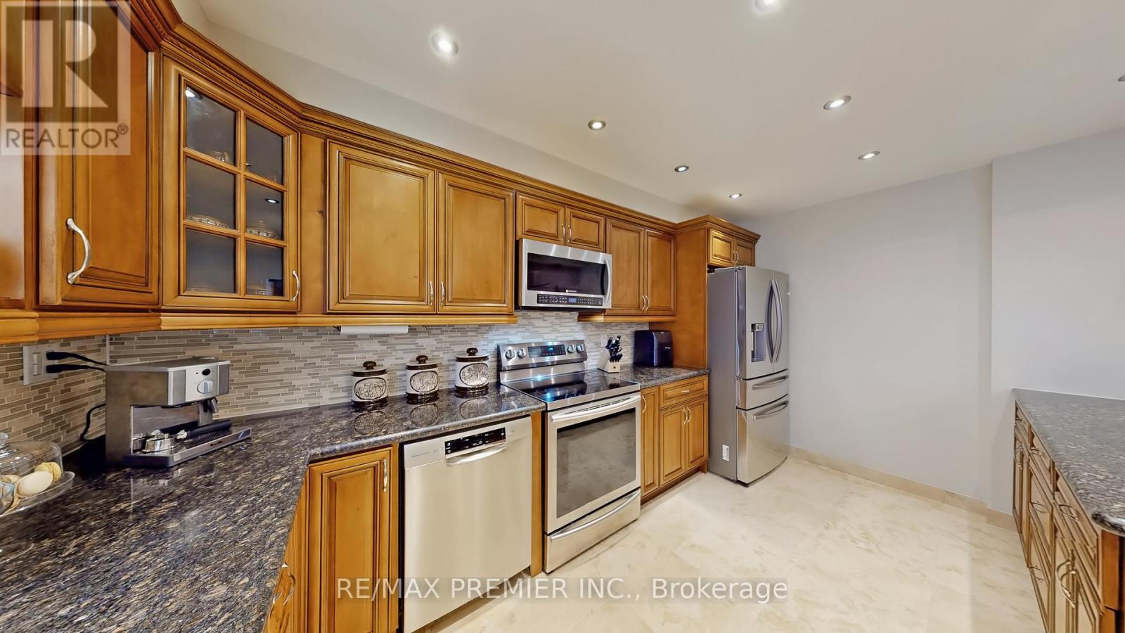 9 Tilden Crescent, Toronto, Ontario  M9P 1V6 - Photo 12 - W13021554