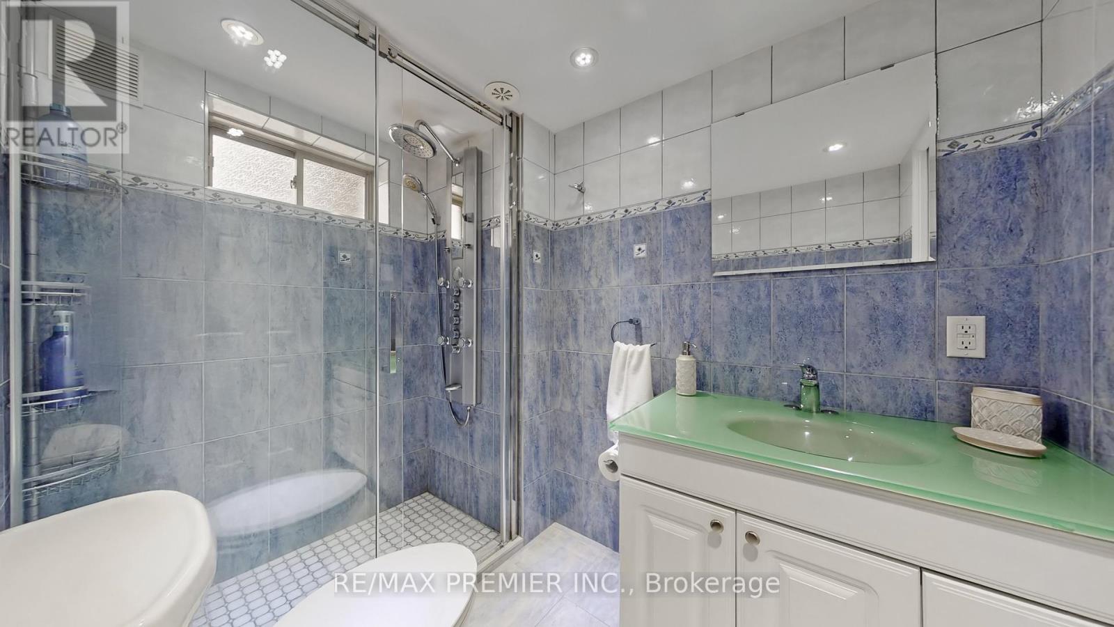 9 Tilden Crescent, Toronto, Ontario  M9P 1V6 - Photo 34 - W13021554