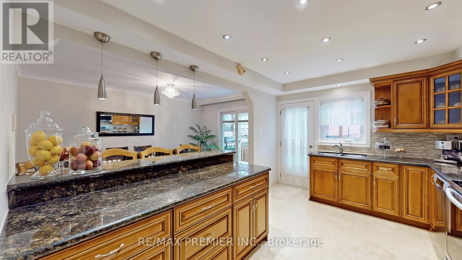 9 Tilden Crescent, Toronto, Ontario  M9P 1V6 - Photo 13 - W13021554