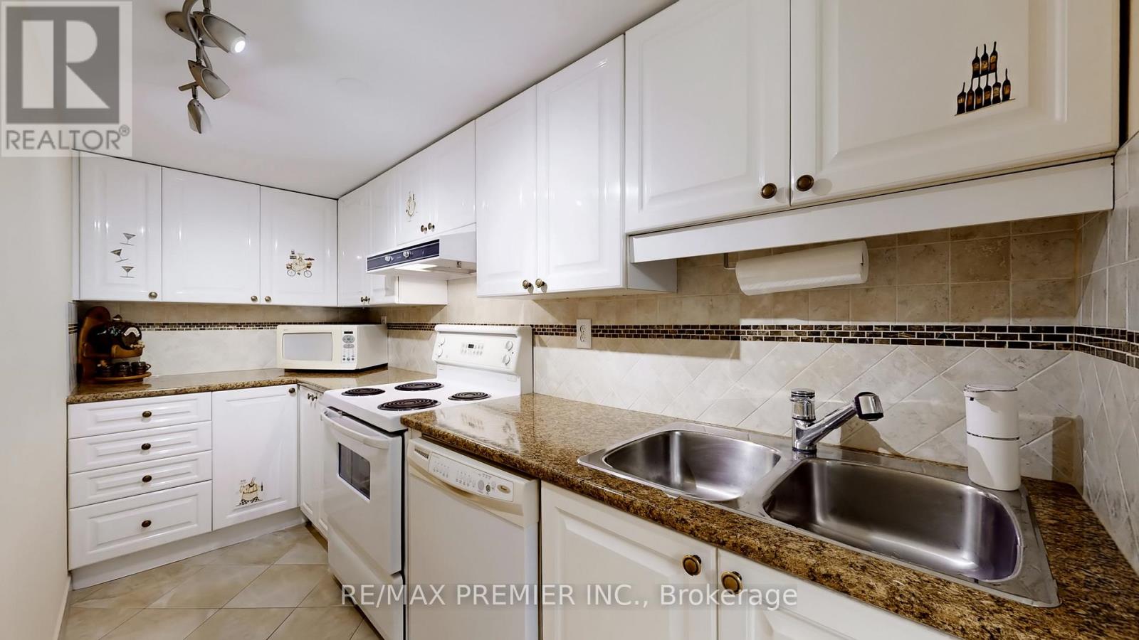 9 Tilden Crescent, Toronto, Ontario  M9P 1V6 - Photo 30 - W13021554