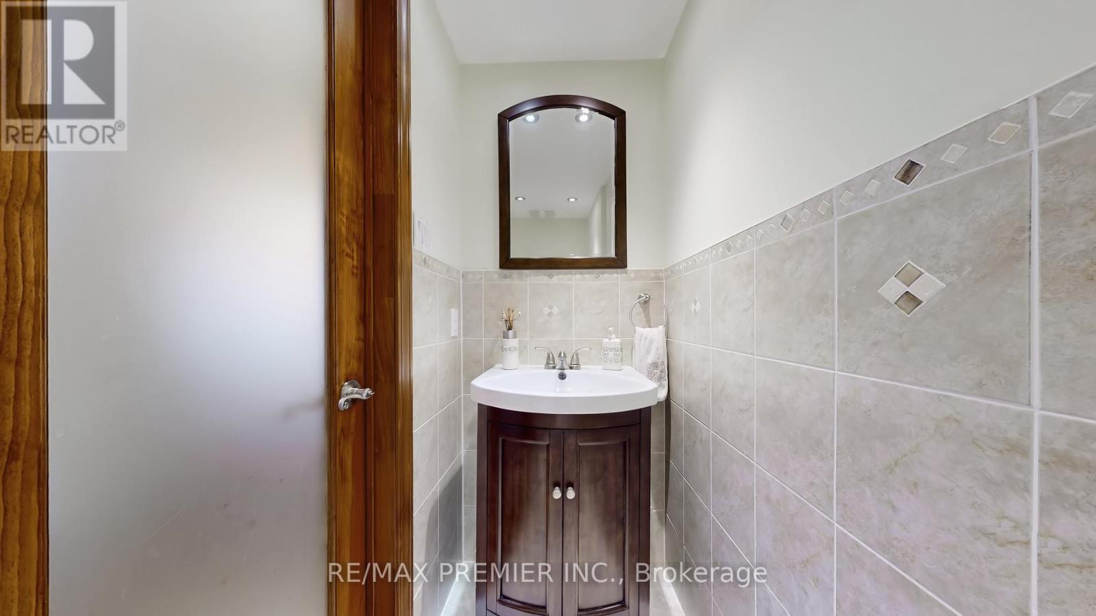 9 Tilden Crescent, Toronto, Ontario  M9P 1V6 - Photo 14 - W13021554