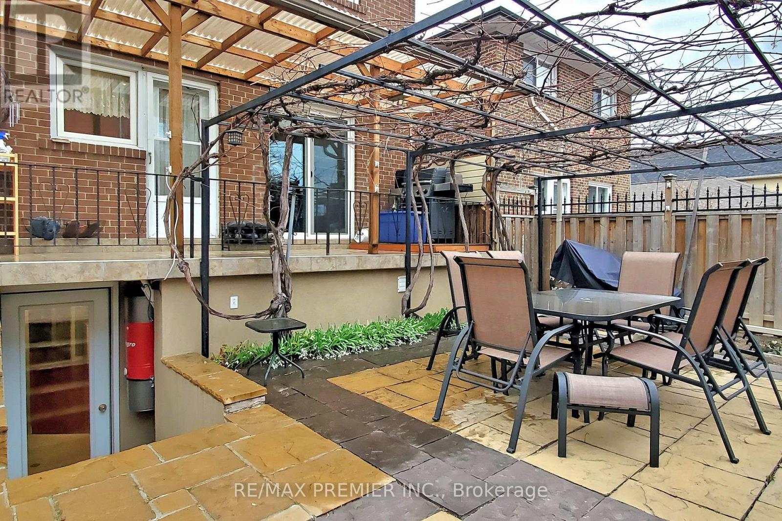 9 Tilden Crescent, Toronto, Ontario  M9P 1V6 - Photo 41 - W13021554