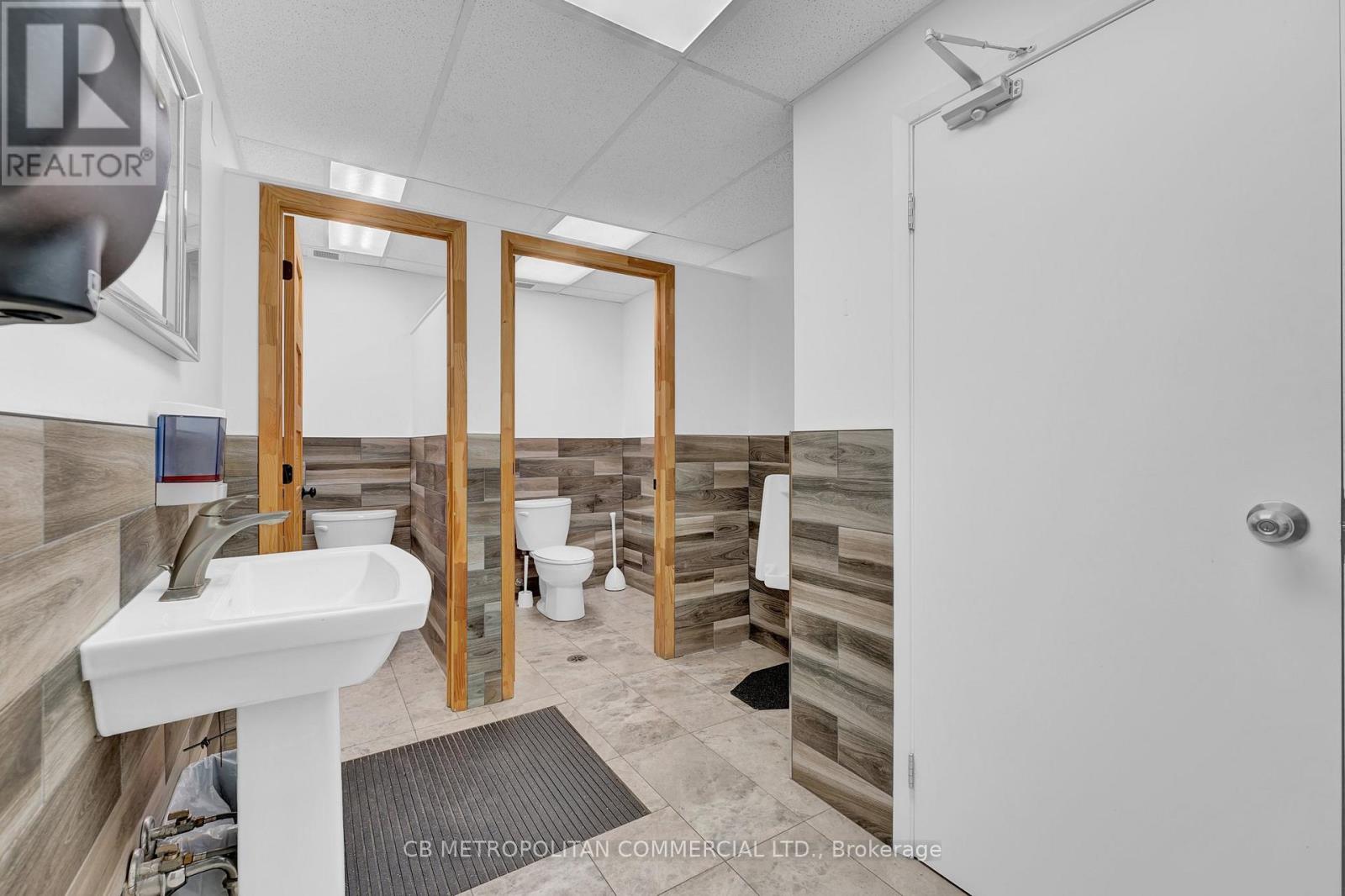 1 - 150 Beverley Street, Toronto, Ontario  M5T 1Y5 - Photo 10 - C12434320