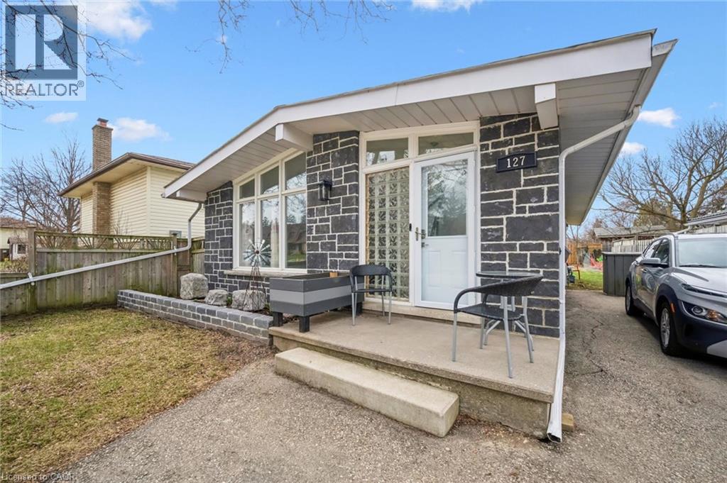 127 Kingswood Drive, Kitchener, Ontario  N2E 1B2 - Photo 4 - 40819013
