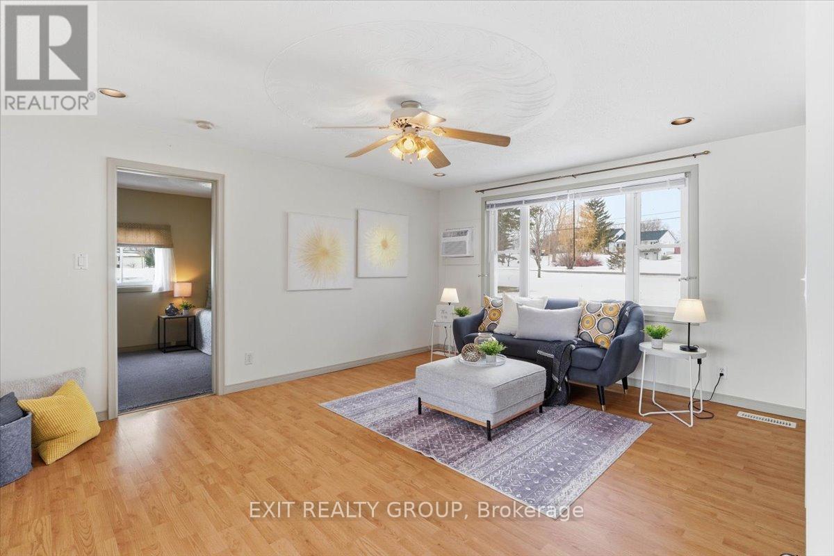 1083 Lakeside Drive, Prince Edward County (Ameliasburg Ward), Ontario  K0K 1T0 - Photo 4 - X13022136