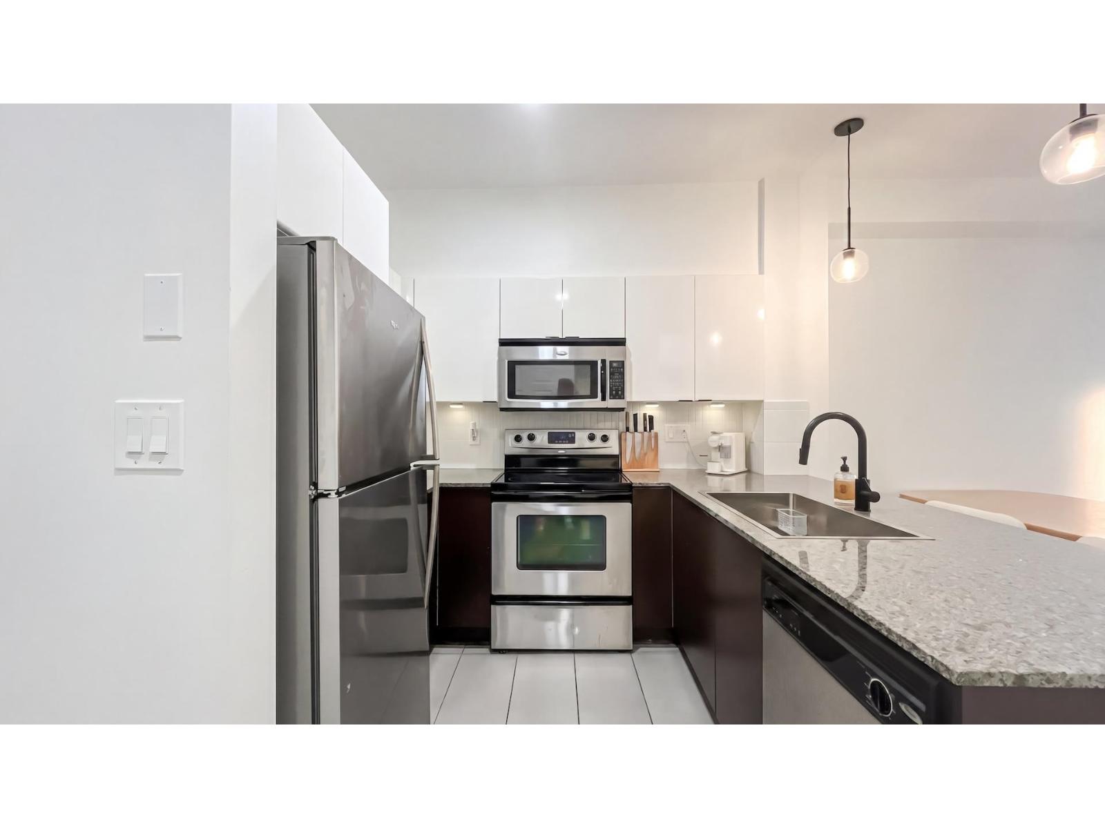 215 13733 107a Avenue, Surrey, British Columbia  V3T 0B7 - Photo 9 - R3113571