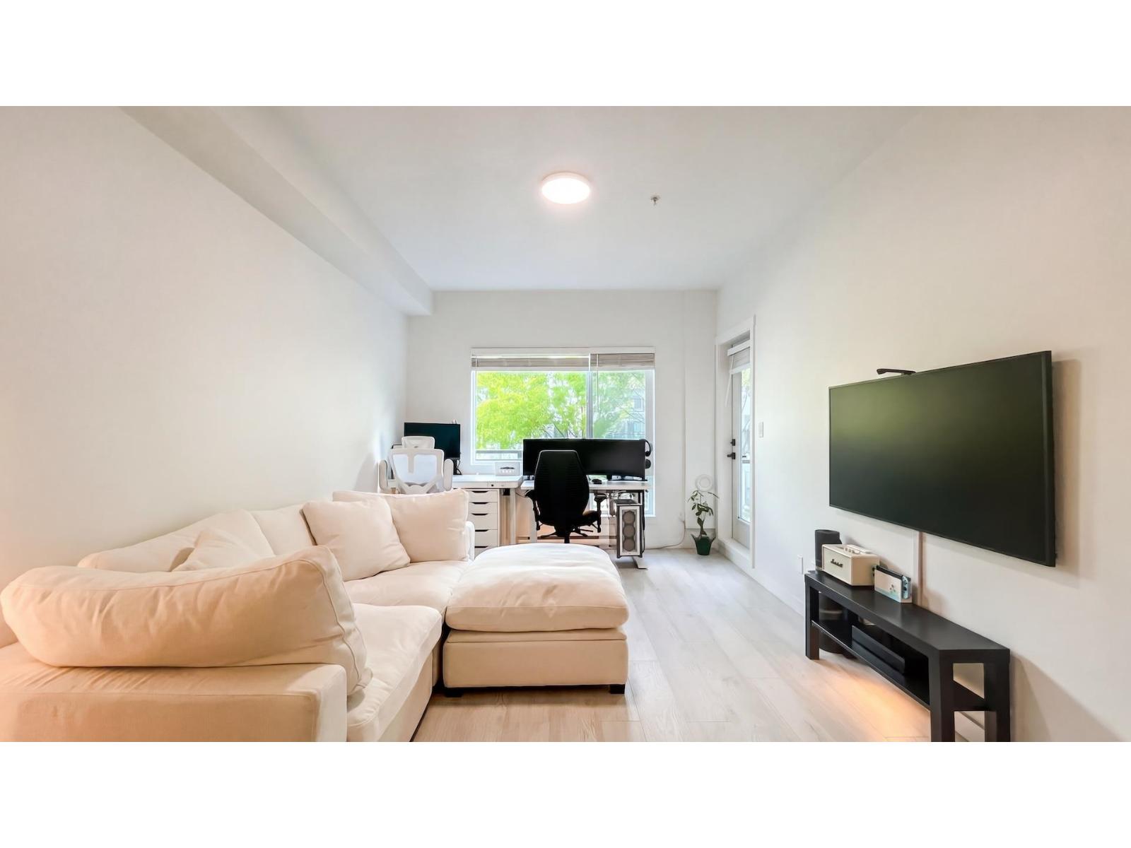 215 13733 107a Avenue, Surrey, British Columbia  V3T 0B7 - Photo 3 - R3113571