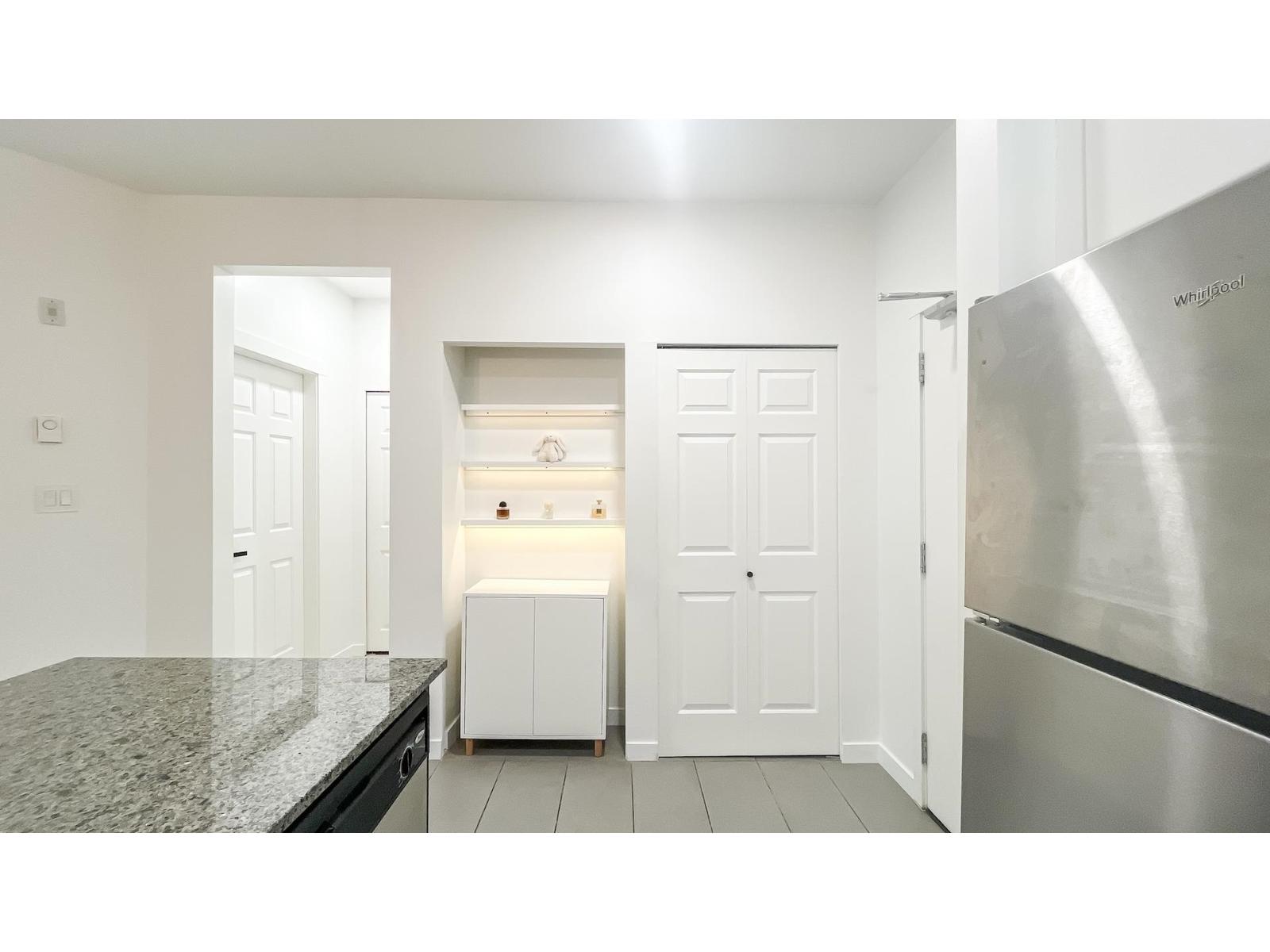 215 13733 107a Avenue, Surrey, British Columbia  V3T 0B7 - Photo 11 - R3113571