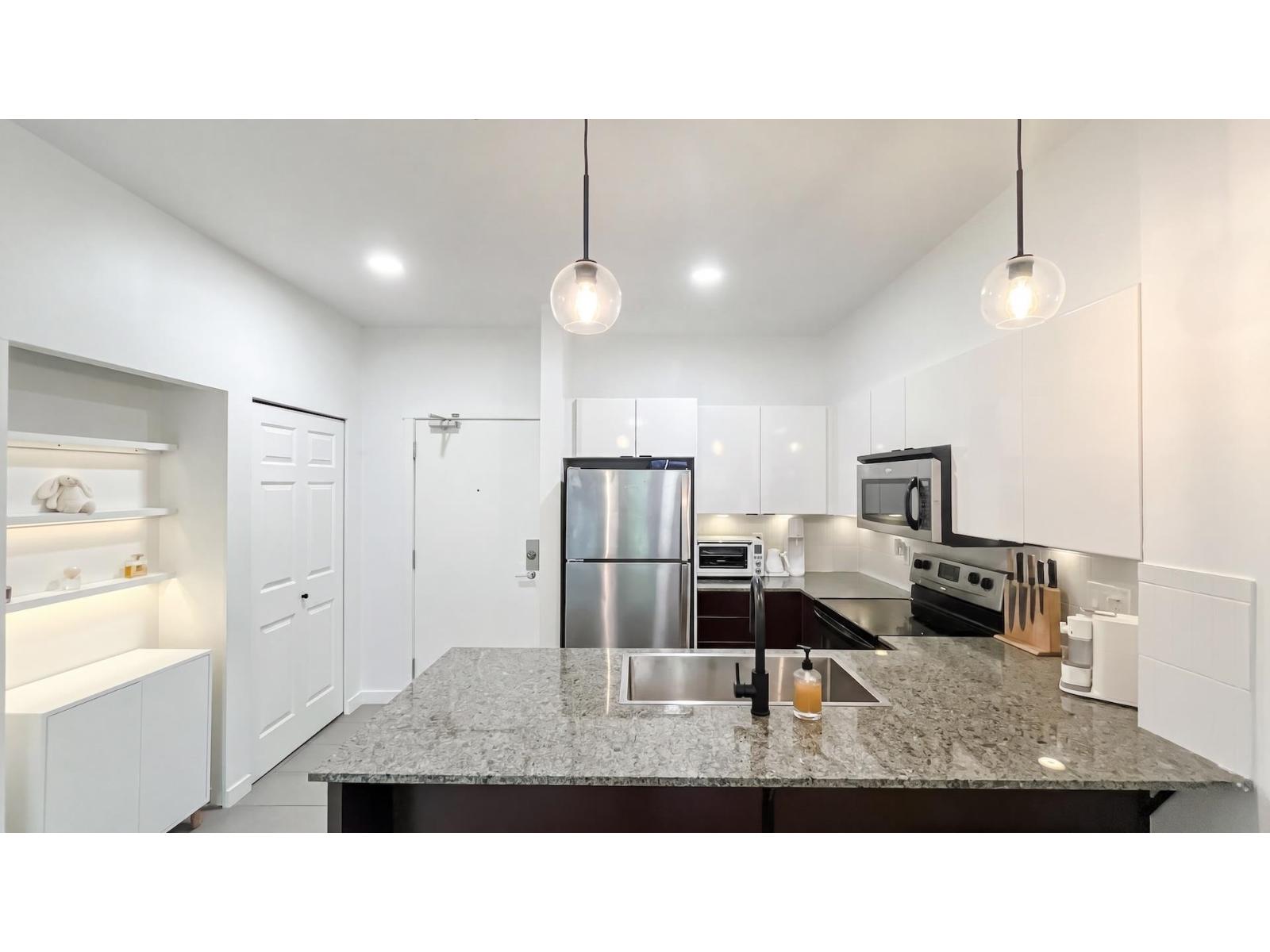 215 13733 107a Avenue, Surrey, British Columbia  V3T 0B7 - Photo 10 - R3113571