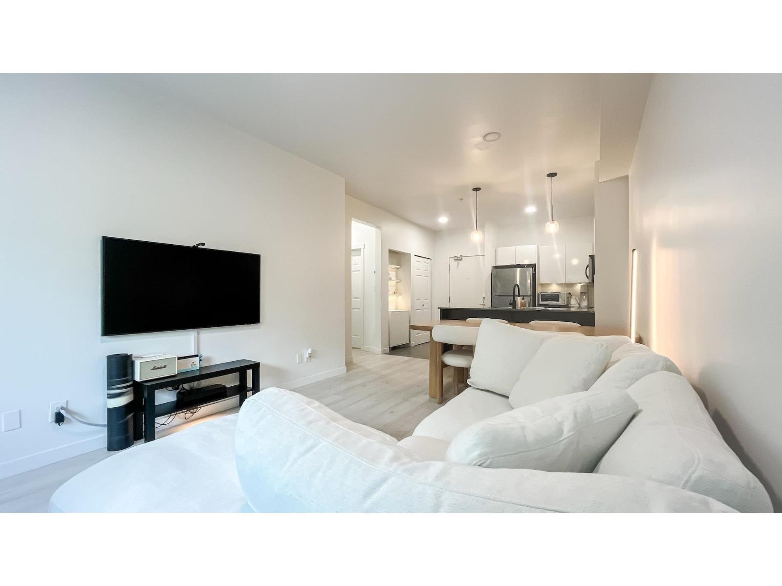 215 13733 107a Avenue, Surrey, British Columbia  V3T 0B7 - Photo 5 - R3113571